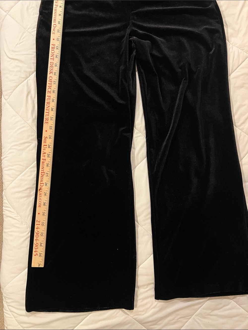 Luxurious Blank NYC Black Wide Leg Velvet Pants size M. never worn. pockets.
